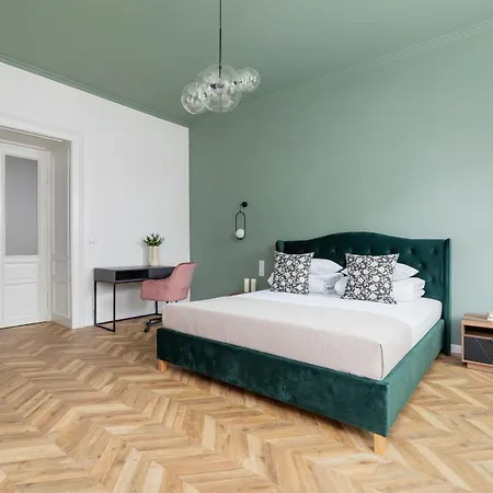 3 Bedroom - Dietla 11 Apartment