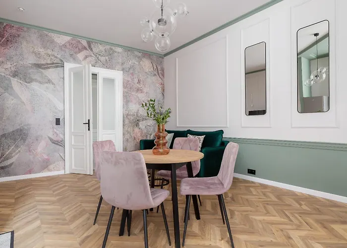 Two Bedroom - Dietla 11 *