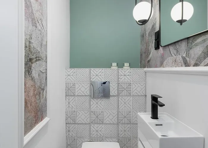 Two Bedroom - Dietla 11 *