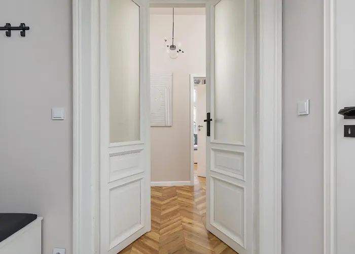 Two Bedroom - Dietla 11 *